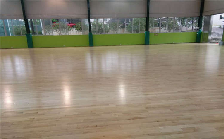 學校籃球館木地板批發(fā)價格