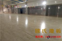 運(yùn)動(dòng)場(chǎng)地板到底能承受多大重量？